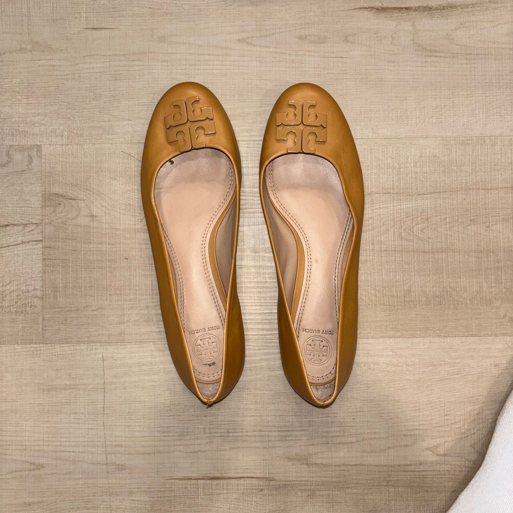 Tory Burch Tan Leather Loafers with Logo Detail